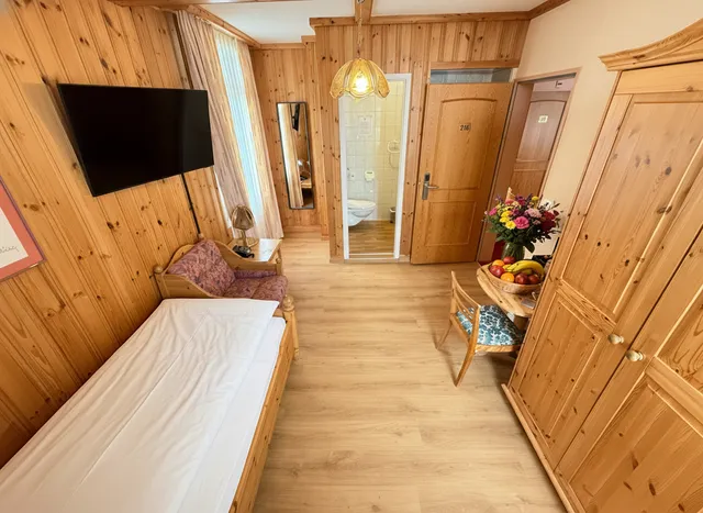 Heritage Single - Village View bedroom